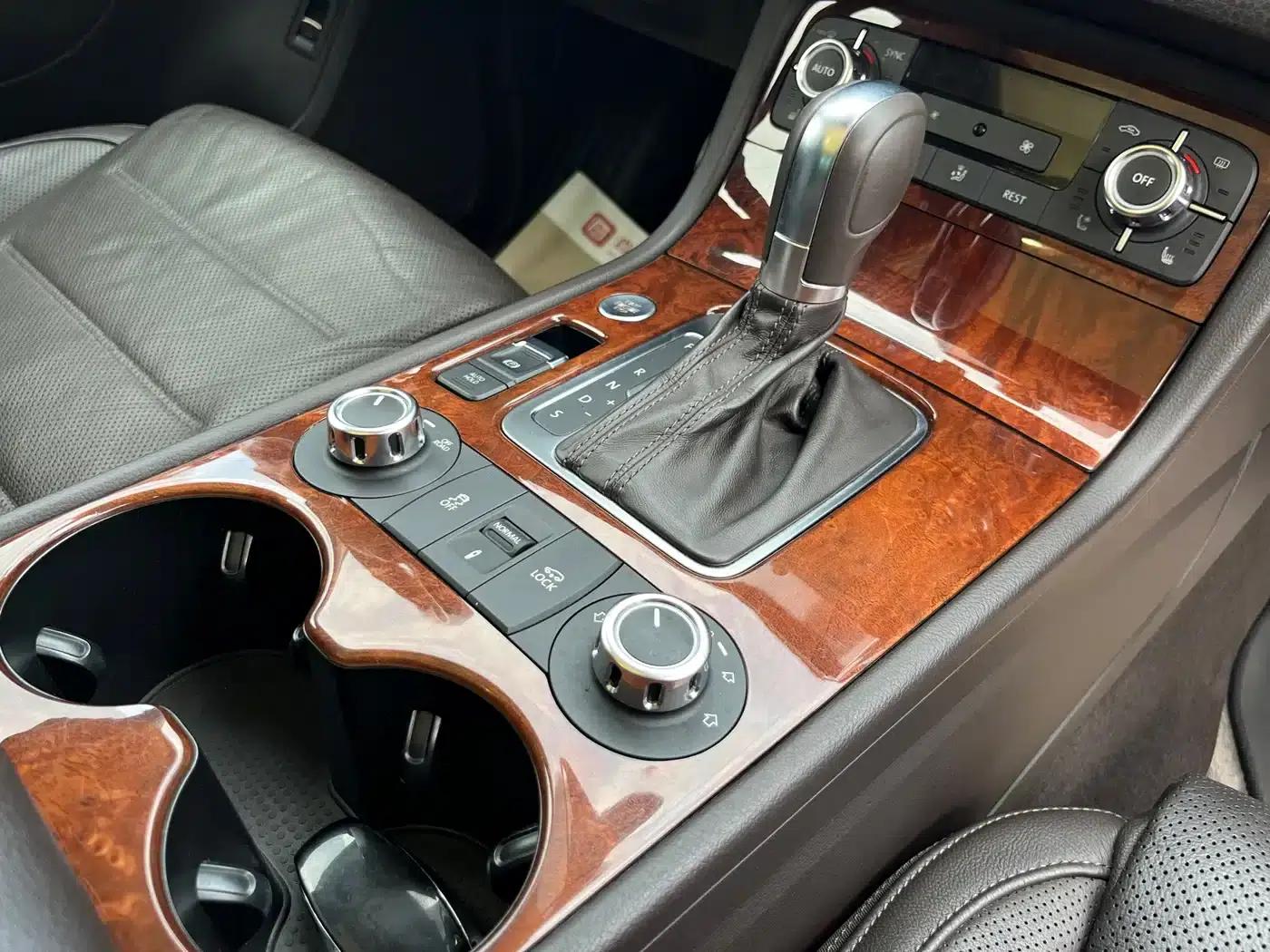 2011 Volkswagen Touareg 3.0TSI High-Spec Model — миниатюра 16