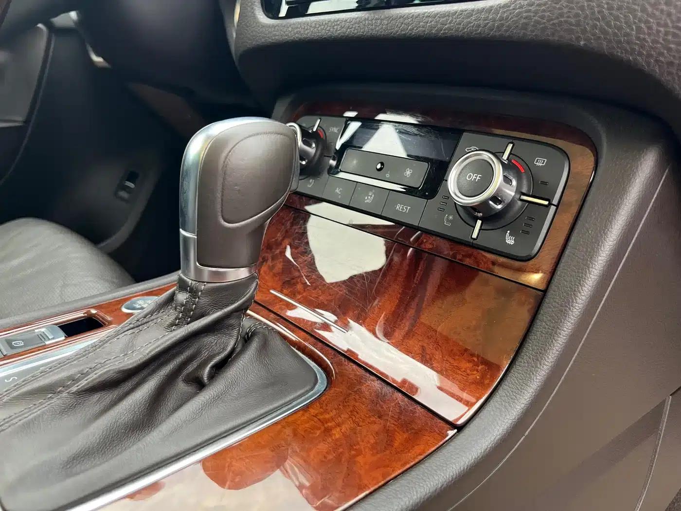 2011 Volkswagen Touareg 3.0TSI High-Spec Model — миниатюра 17