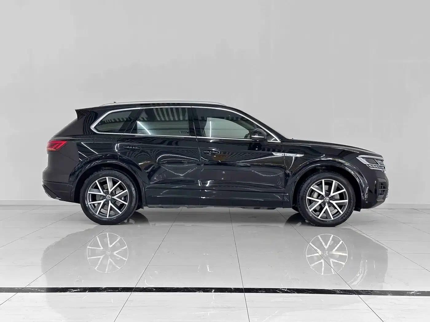Touareg 2021 3.0TSI R-Line Classic Sport Package — миниатюра 6