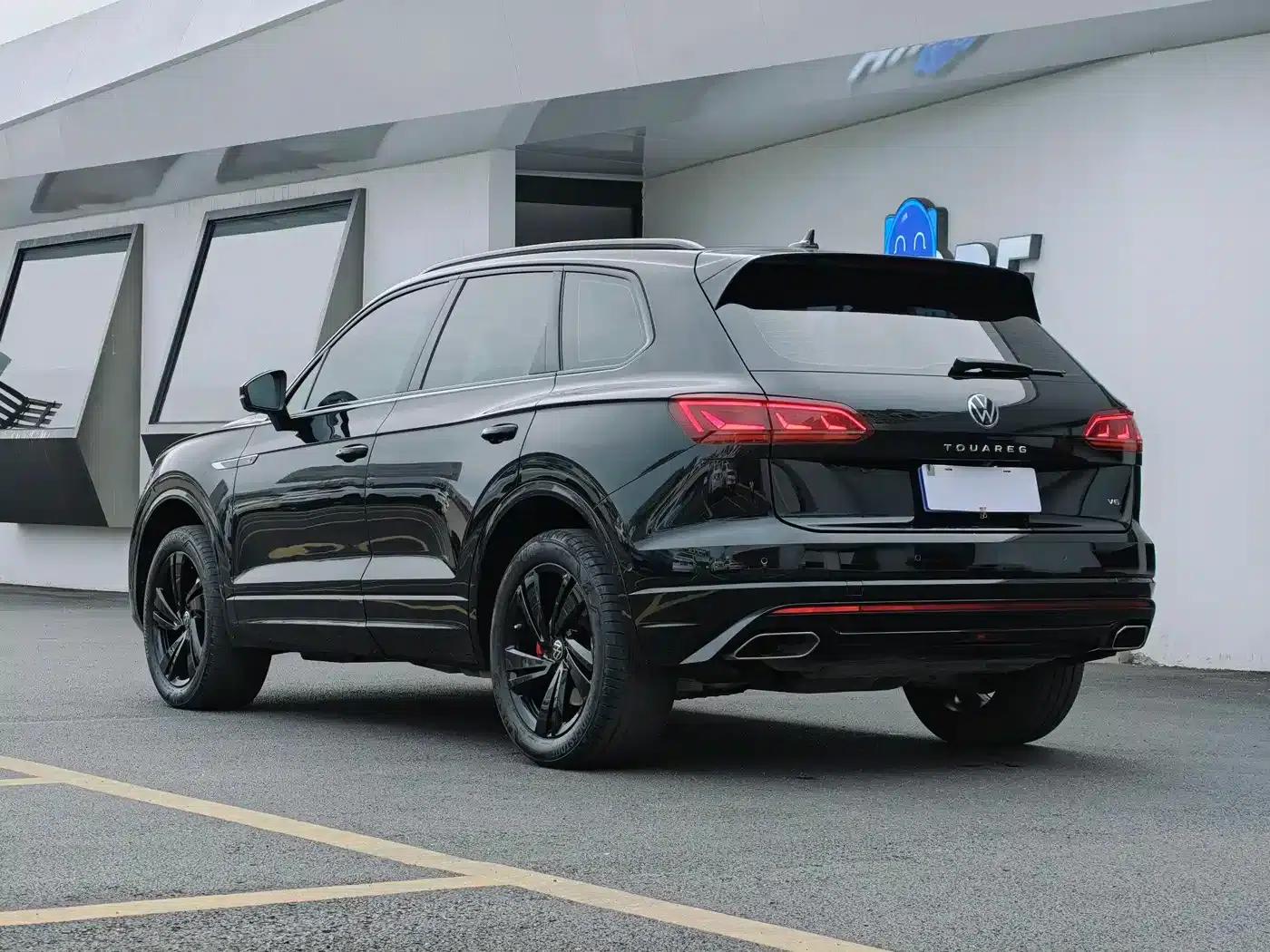 2023 Volkswagen Touareg 3.0TSI R-Line, Obsidian Black Sport Package — миниатюра 3