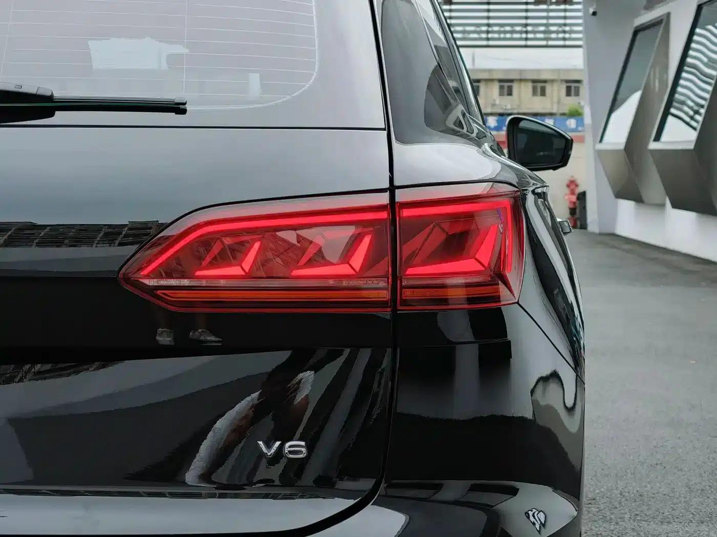2023 Volkswagen Touareg 3.0TSI R-Line, Obsidian Black Sport Package — миниатюра 6