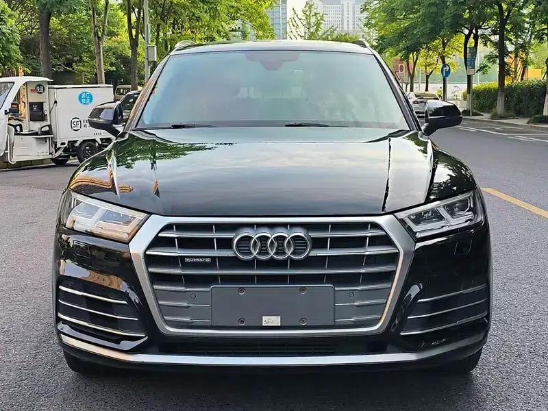 Audi Q5L 2020 40 TFSI Luxury Fashion Edition — миниатюра 2