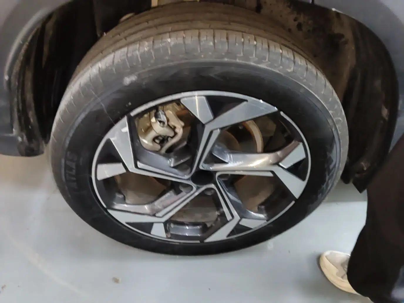 Geely Auto FX11 2023 1.5TD DCT Prestige Edition — миниатюра 11