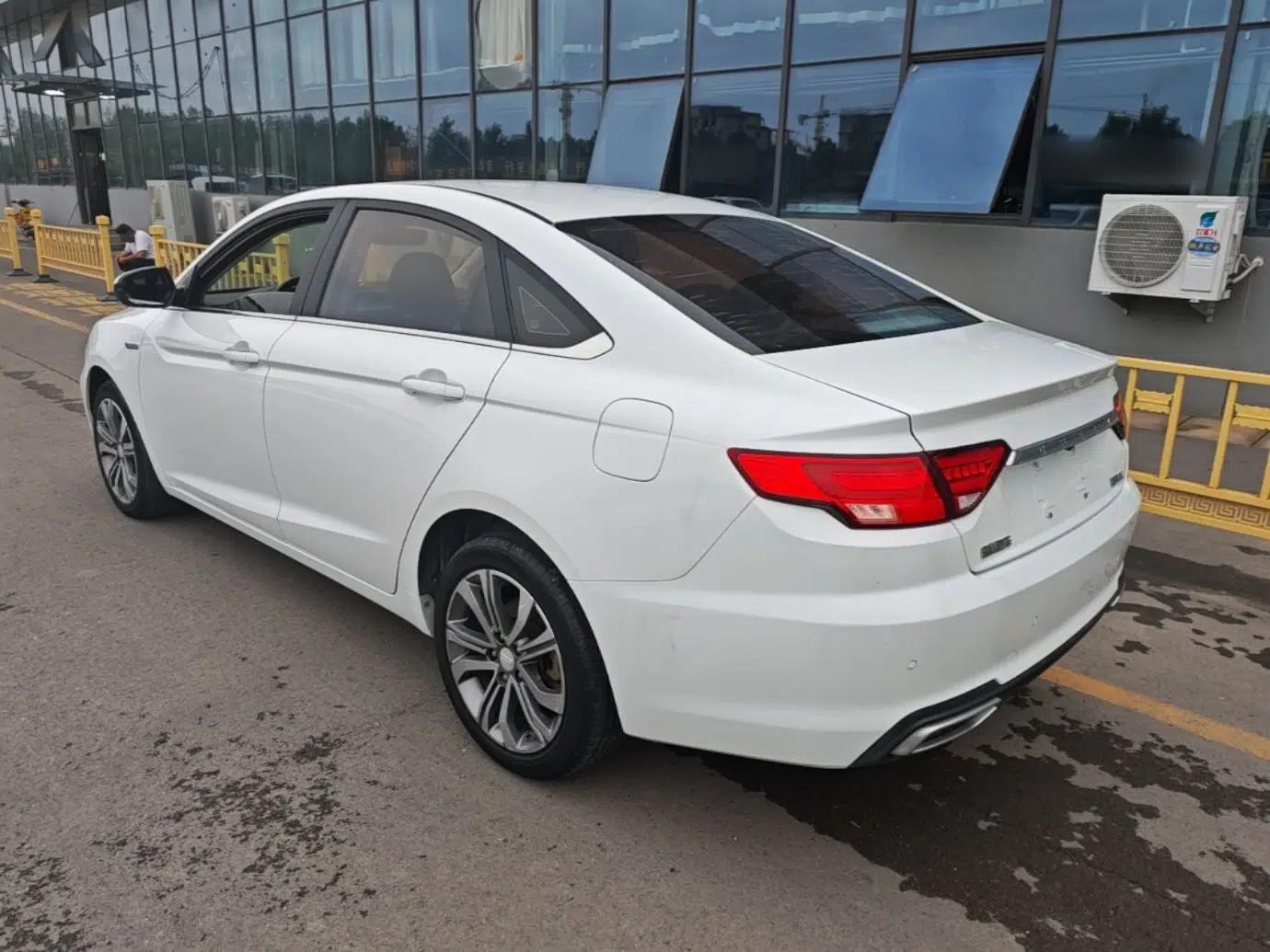 Geely Auto Emgrand GL 2018 1.4T DCT Prestige Smart Connectivity Version — миниатюра 4