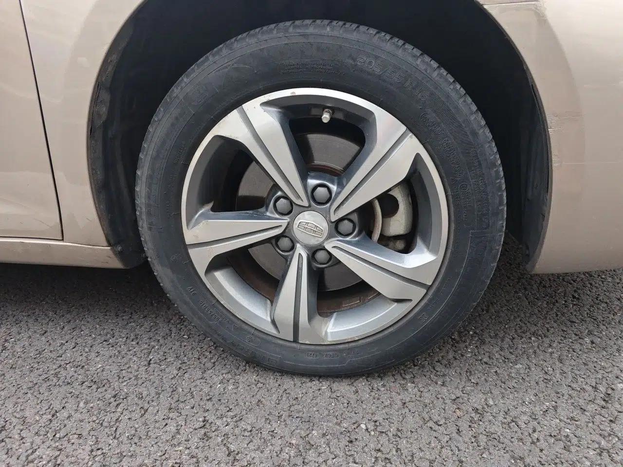 Geely Auto Emgrand GL 2018 1.8L DCT Elite Smart Connectivity Version — миниатюра 8
