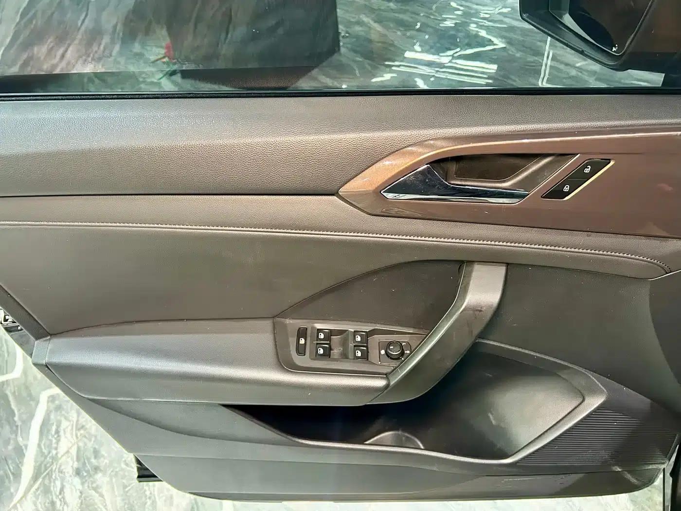 Tharu 2022 280TSI 2WD Luxury Edition — миниатюра 22