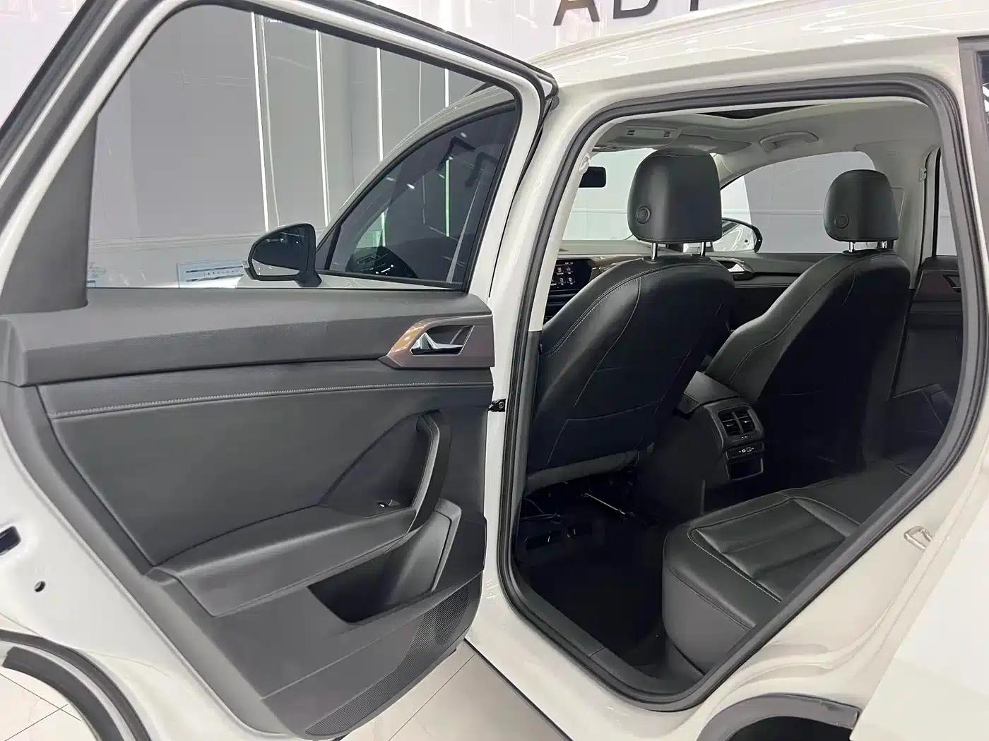 Tharu 2022 280TSI 2WD Luxury Edition — миниатюра 13