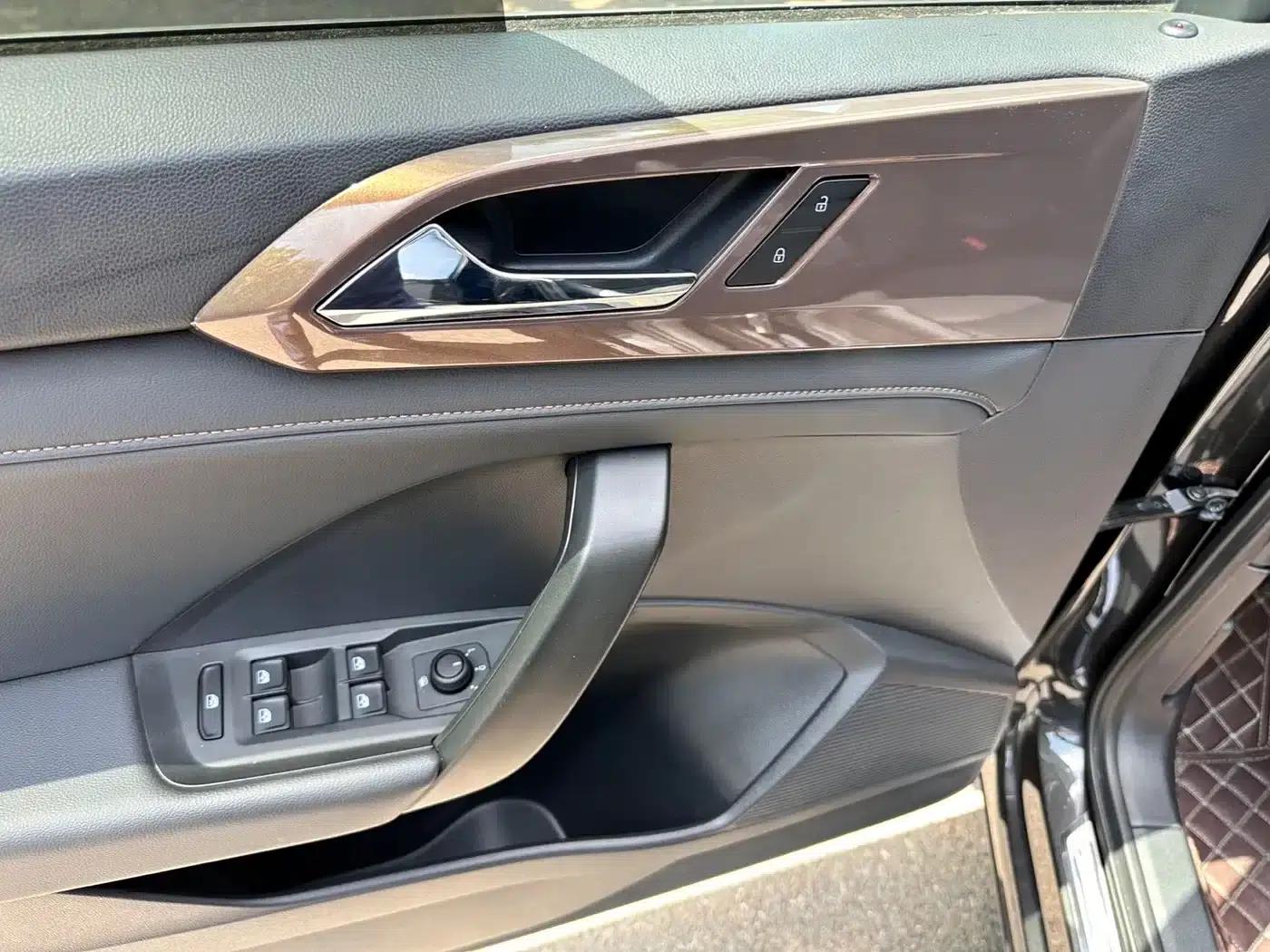 Tharu 2022 280TSI 2WD Luxury Edition — миниатюра 15