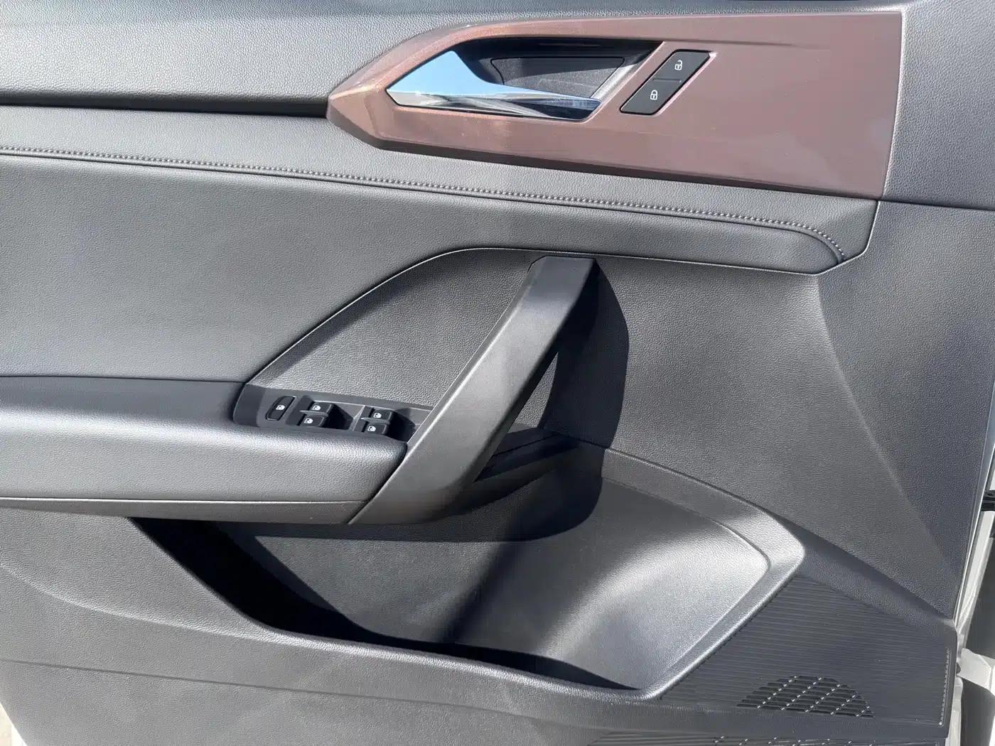 Tharu 2022 280TSI 2WD Luxury Edition — миниатюра 16