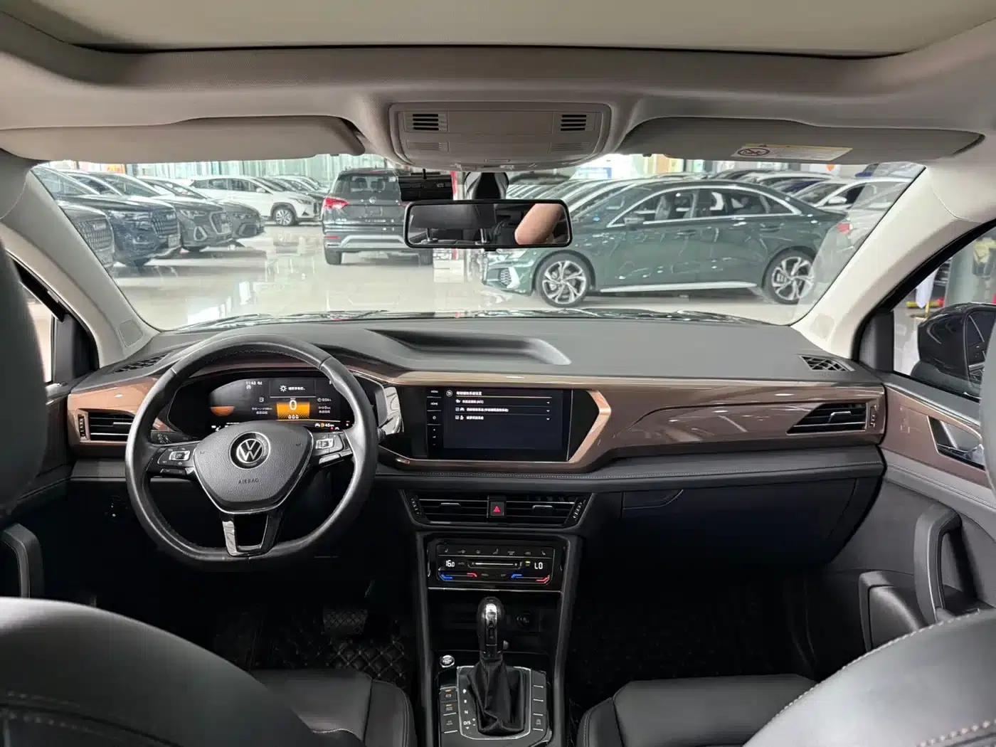 Tharu 2022 280TSI 2WD Luxury Edition — миниатюра 15