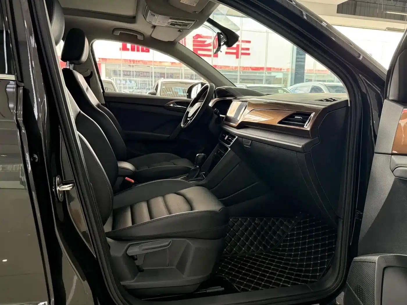Tharu 2022 280TSI 2WD Luxury Edition — миниатюра 10
