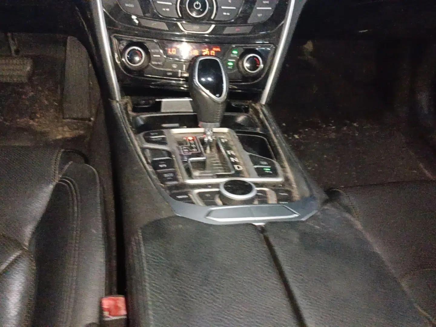 Geely Auto Emgrand GT 2015 1.8T Premium Model — миниатюра 21