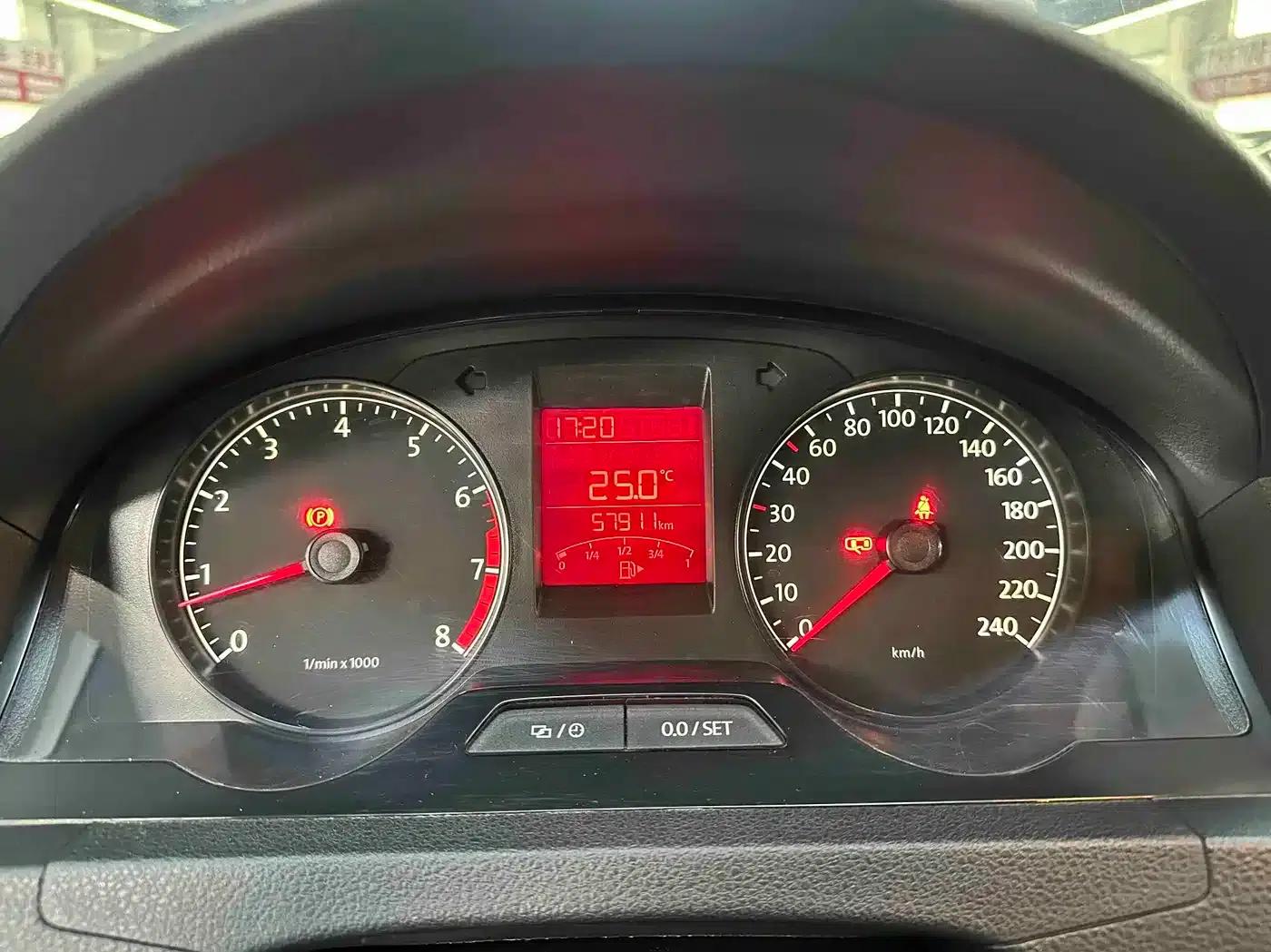 Santana 2015 1.6L Manual Fashion Edition — миниатюра 8