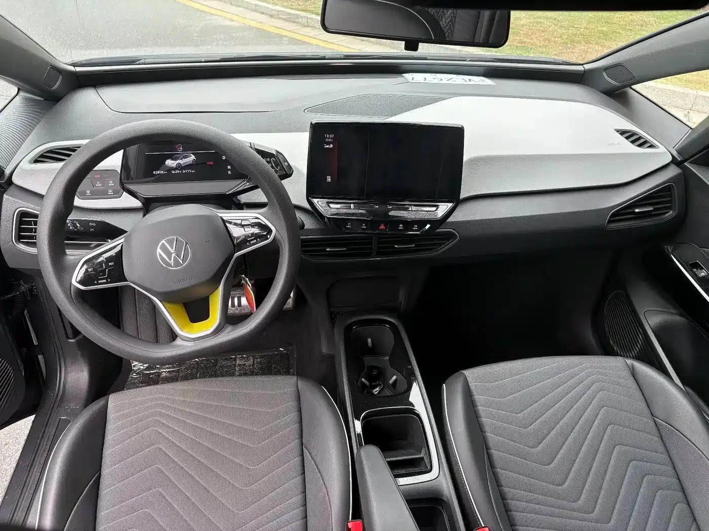 Volkswagen ID.3 2023 Intelligent Edition — миниатюра 8