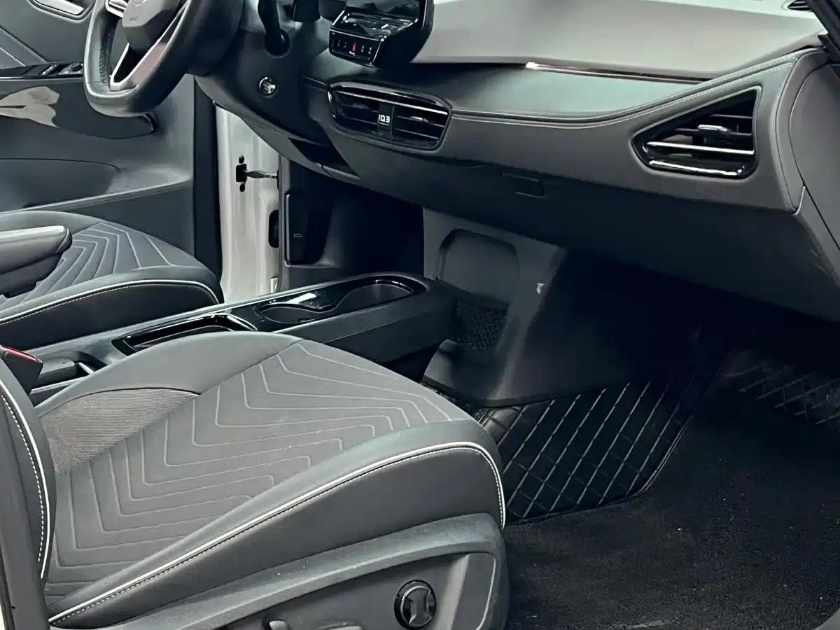 Volkswagen ID.3 2024 Outstanding Edition — миниатюра 6