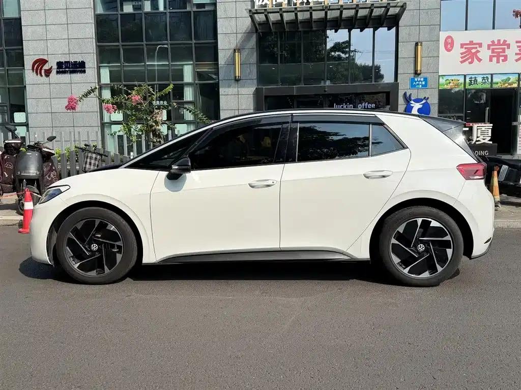 Volkswagen ID.3 2024 Outstanding Edition — миниатюра 3