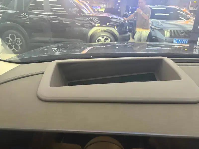 Wenjie M9 2024 Extended Range Ultra 5-Seater — миниатюра 8