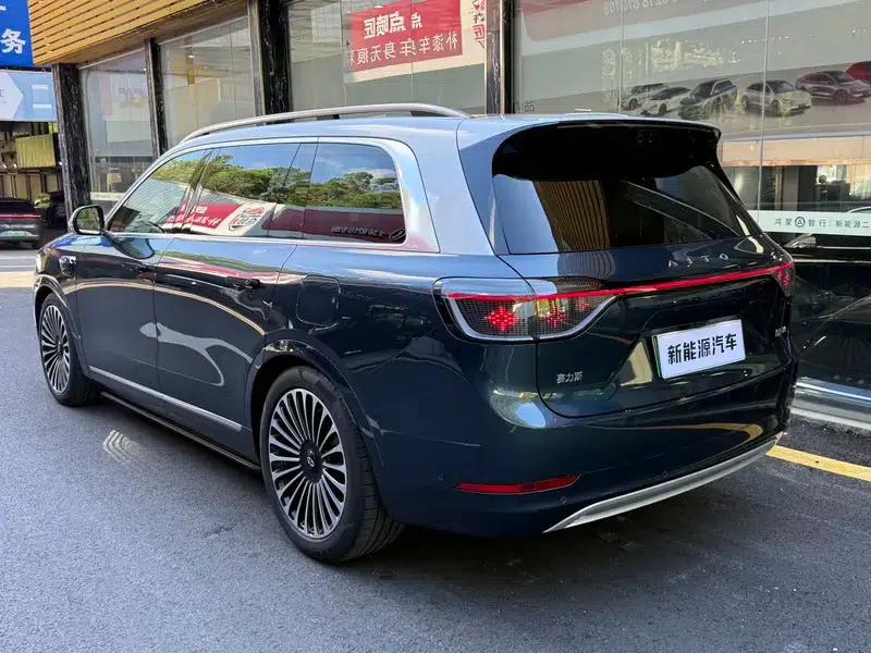 Wenjie M9 2025 Ultra Extended Range Six-Seat Version (192-line LiDAR) — миниатюра 4