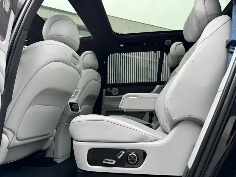 Wenjie M9 2024 Ultra Range Extended 6-Seater — миниатюра 14
