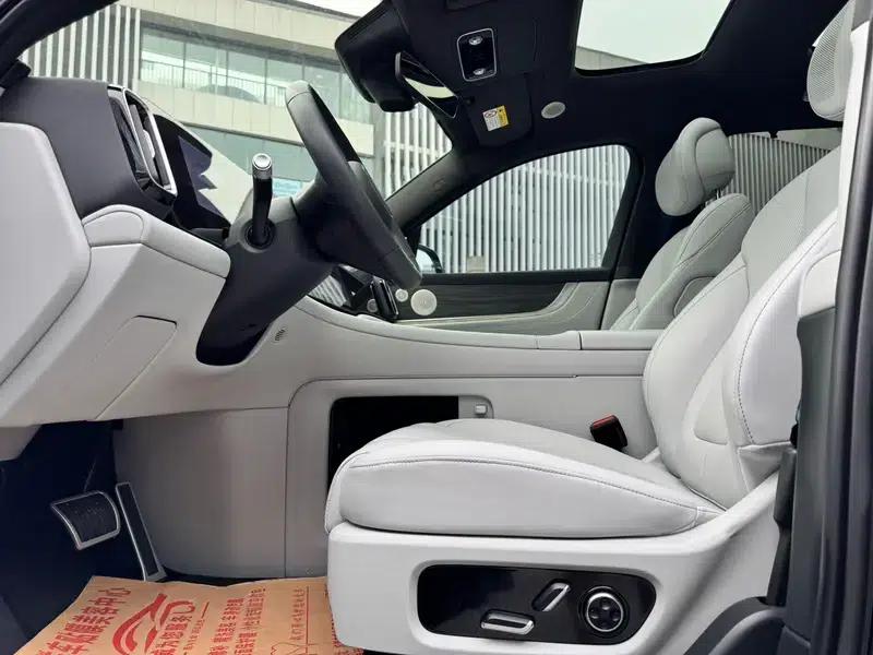 Wenjie M9 2024 Ultra Range Extended 6-Seater — миниатюра 15