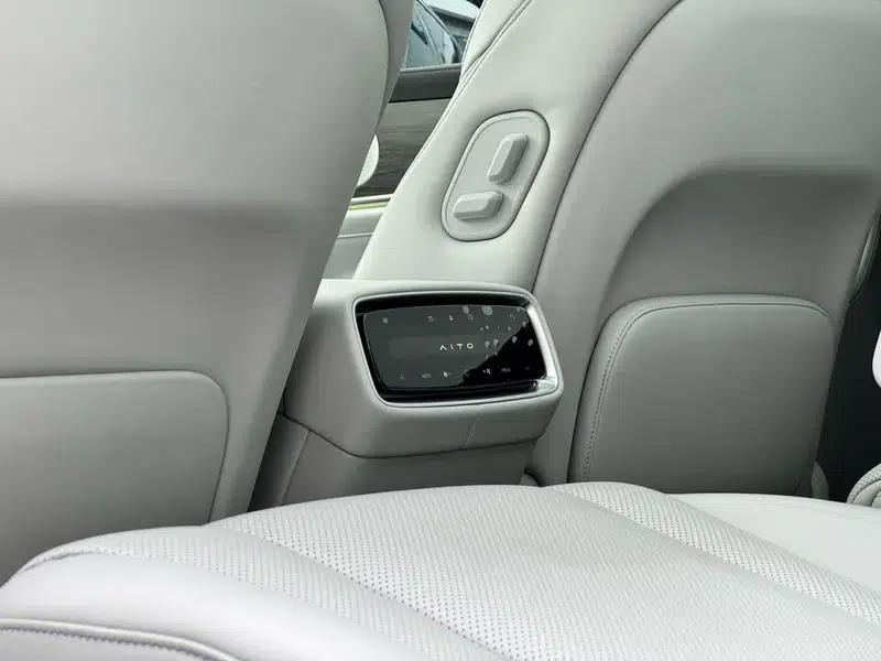 Wenjie M9 2024 Ultra Range Extended 6-Seater — миниатюра 8
