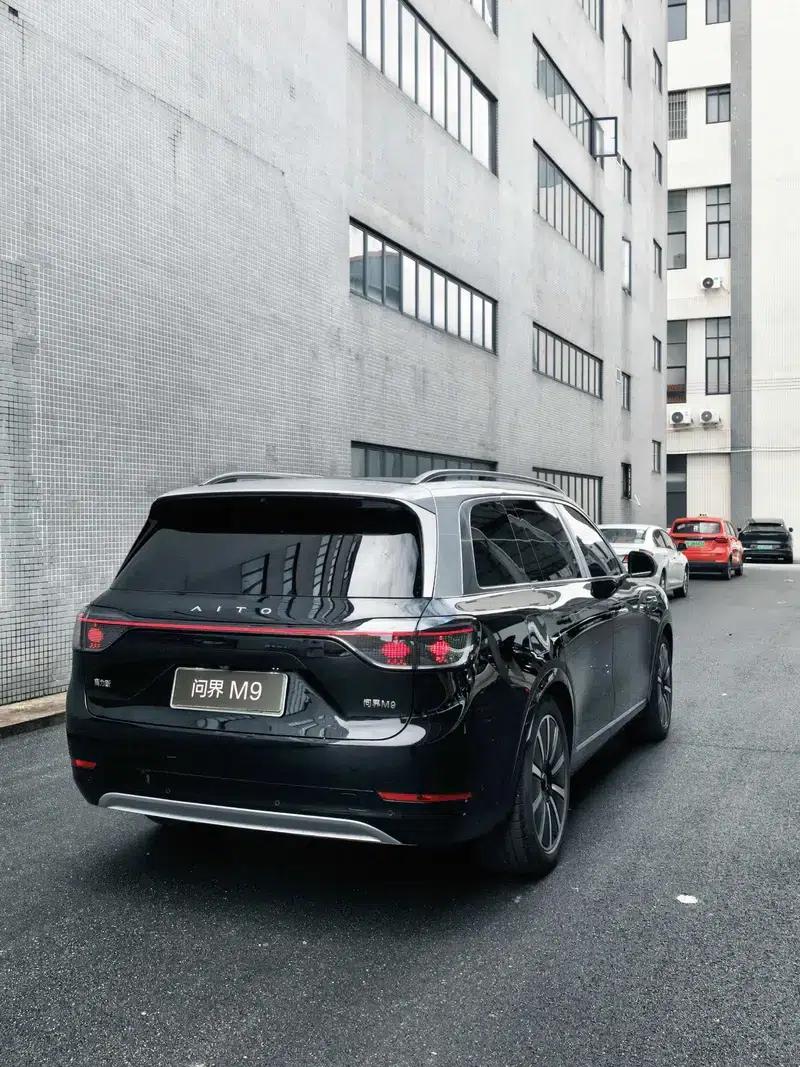 Wenjie M9 2024 Ultra Range Extended 6-Seater — миниатюра 2
