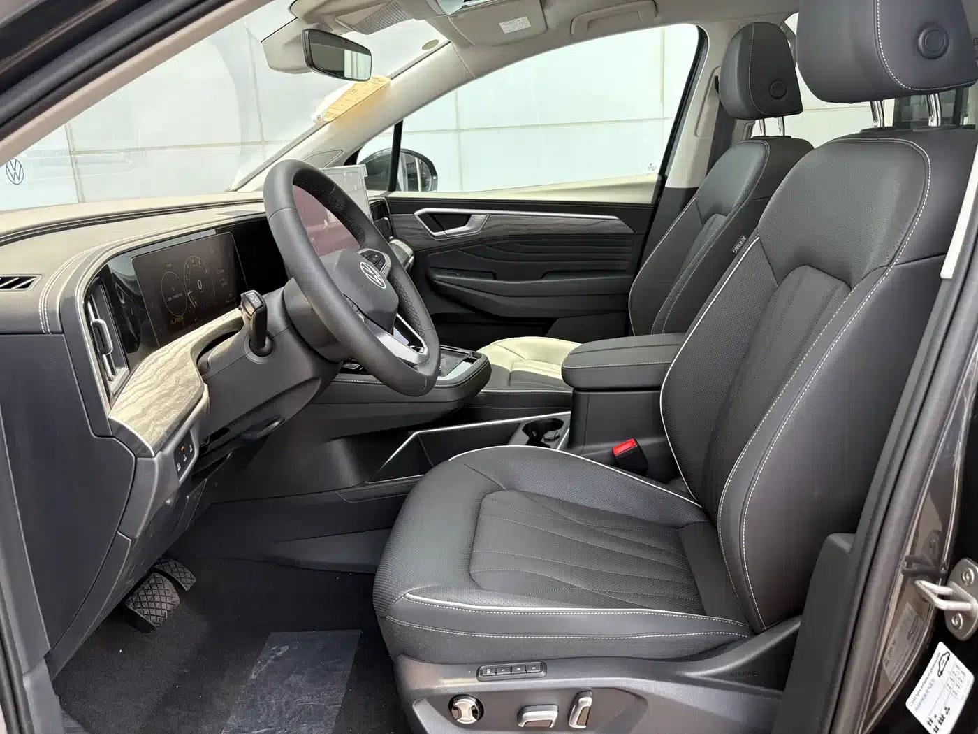 2026 Range Rover 450TSI AWD Supreme 6-Seater — миниатюра 4