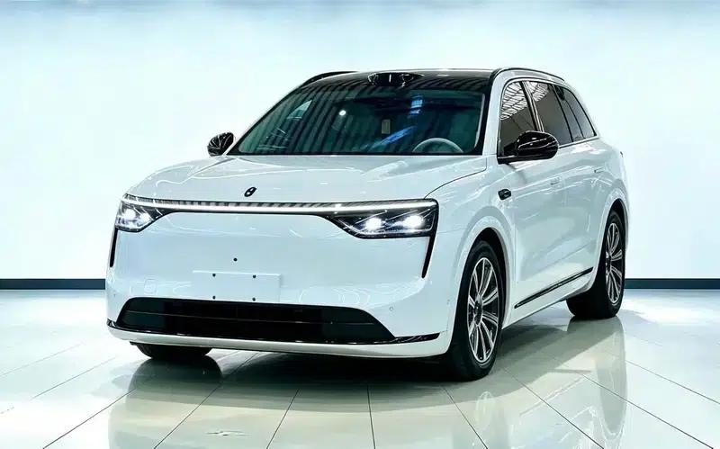 Wenjie M8 2025 Extended Range Max+ 6-Seat 4WD Version (192-line LiDAR) — миниатюра 1