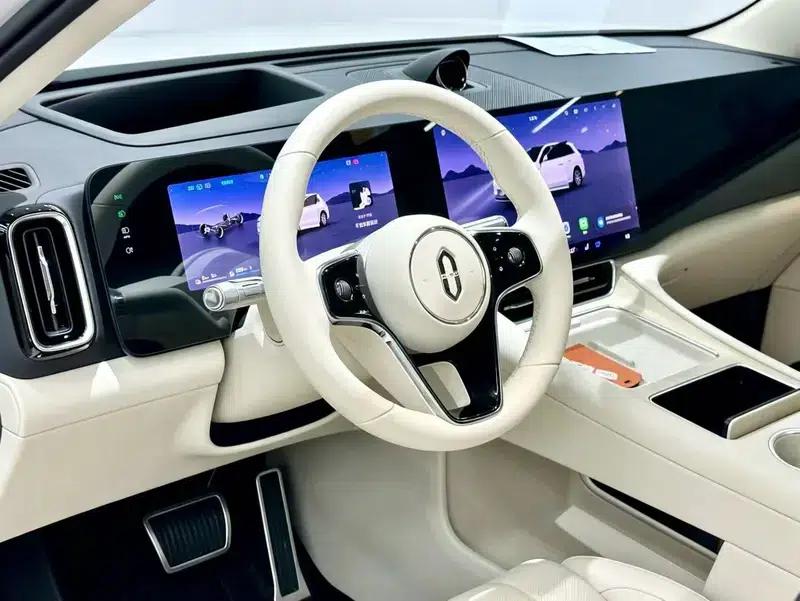 Wenjie M8 2025 Extended Range Max+ 6-Seat 4WD Version (192-line LiDAR) — миниатюра 7