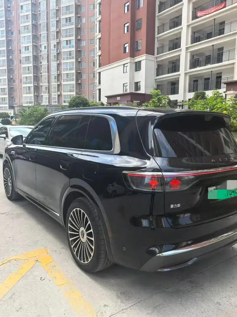 Wenjie M8 2025 Extended Range Max+ 6-Seat 4WD Version (192-line LiDAR) — миниатюра 3