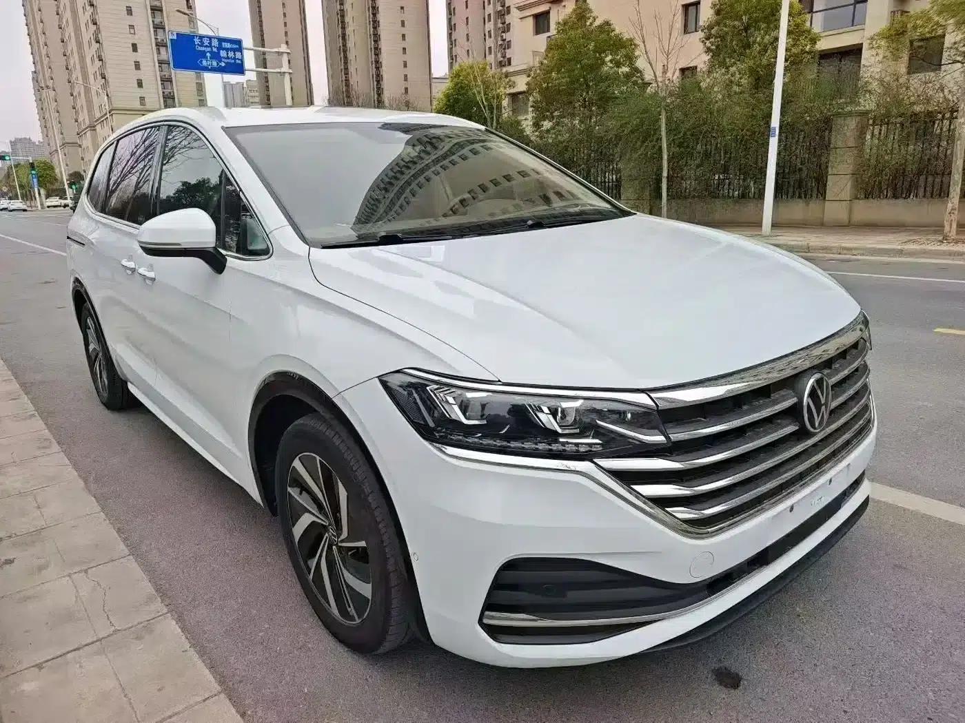 Viloran 2024 330TSI Luxury Edition — миниатюра 1