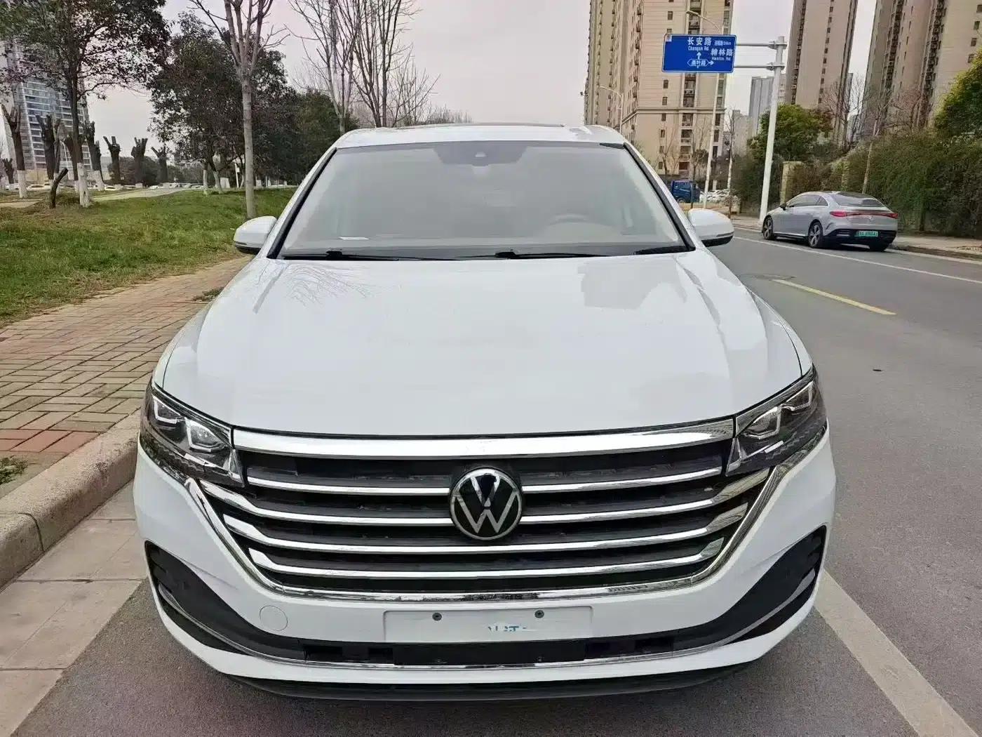 Viloran 2024 330TSI Luxury Edition — миниатюра 2