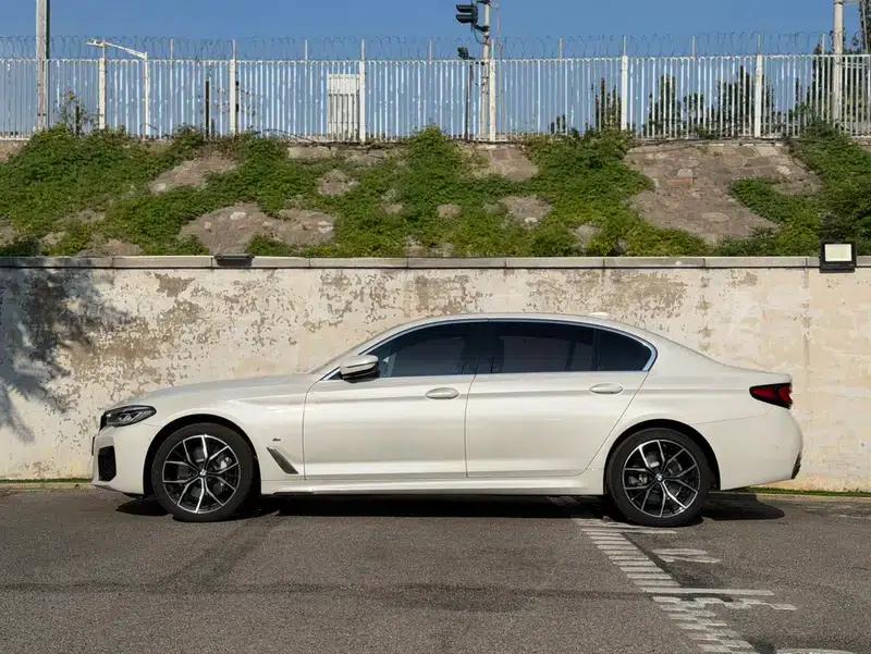 2023 BMW 5 Series 530Li Luxury M Sport Package — миниатюра 3
