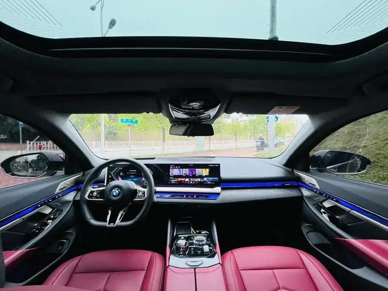2025 BMW 5 Series 530Li Luxury M Sport Package — миниатюра 7