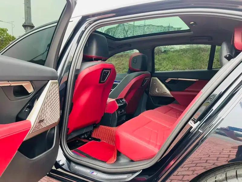 2025 BMW 5 Series 530Li Luxury M Sport Package — миниатюра 9
