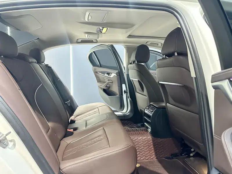 2021 BMW 5 Series 525Li Luxury Package — миниатюра 10