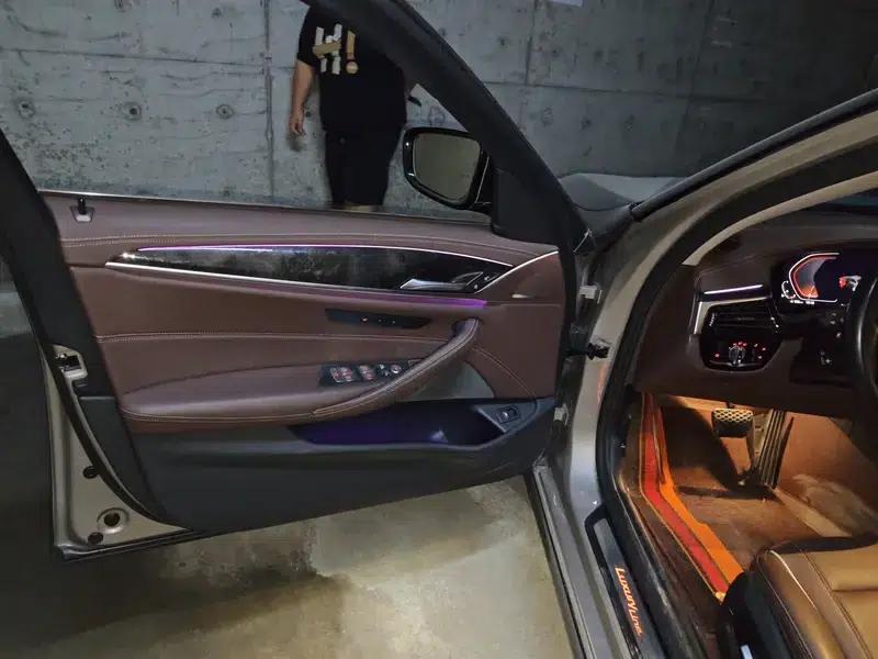 2021 BMW 5 Series 525Li Luxury Package — миниатюра 16
