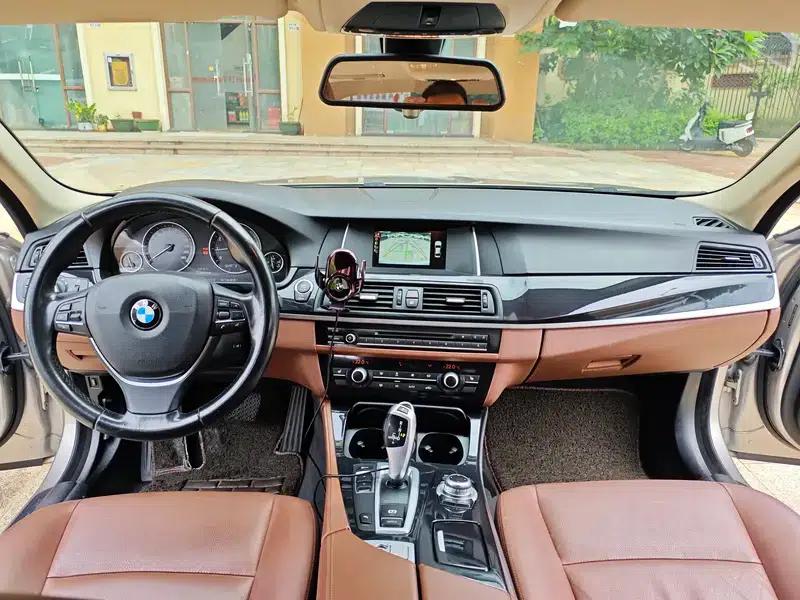 BMW 5 Series 2017 520Li Elegant Edition — миниатюра 11
