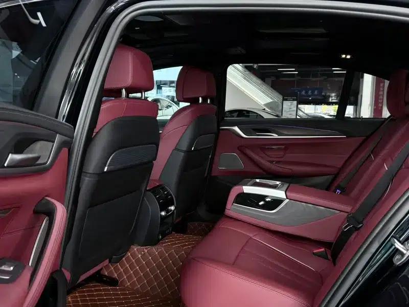 2023 BMW 5 Series 530Li Luxury M Sport Package — миниатюра 11