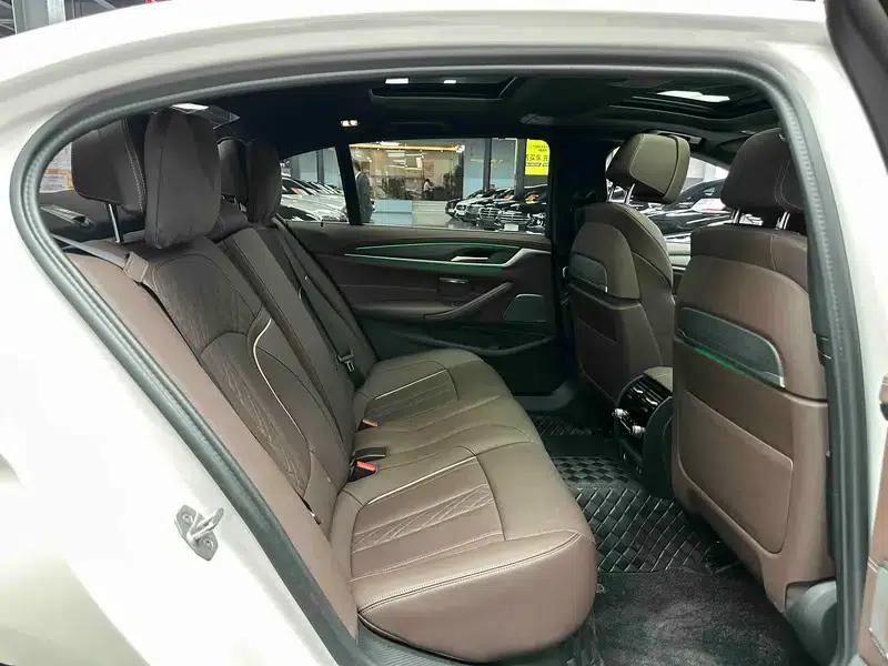 2023 BMW 5 Series 530Li Luxury M Sport Package — миниатюра 8