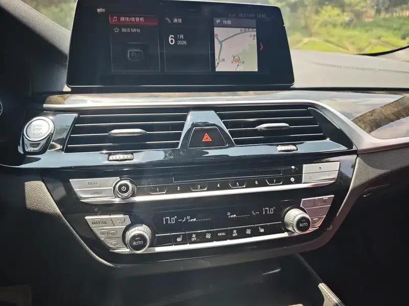 2019 BMW 5 Series 530Li Leading Edition M Sport Package — миниатюра 11