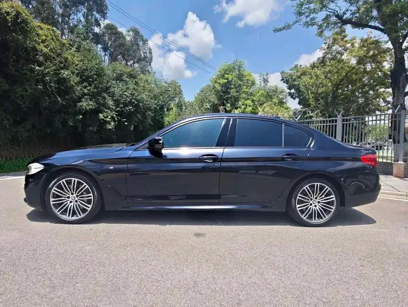 2019 BMW 5 Series 530Li Leading Edition M Sport Package — миниатюра 4