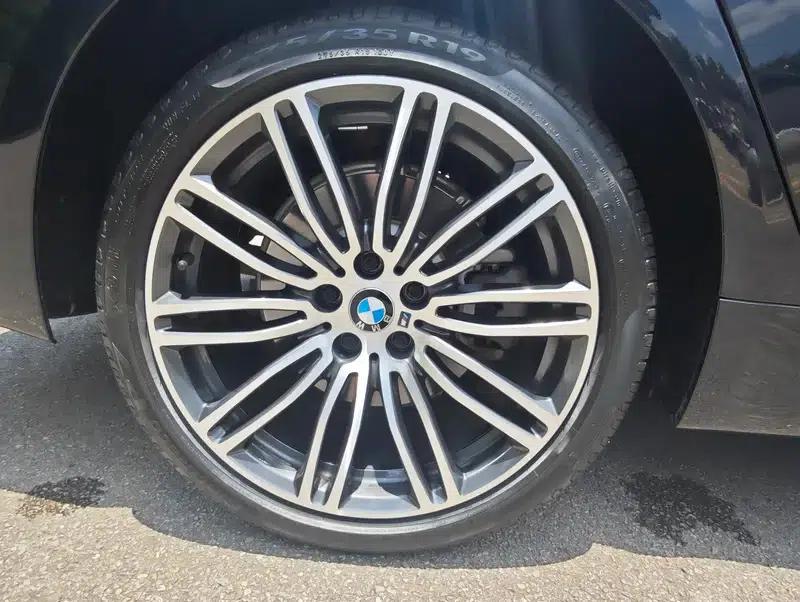 2019 BMW 5 Series 530Li Leading Edition M Sport Package — миниатюра 9
