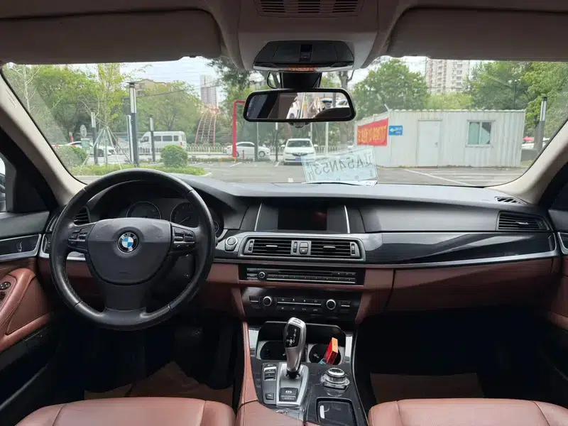 2014 BMW 5 Series 520Li Elegant Edition — миниатюра 15
