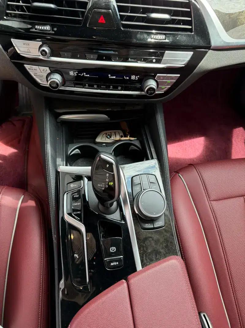 2022 BMW 5 Series 525Li M Sport Package — миниатюра 12