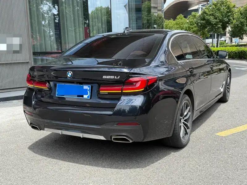 2022 BMW 5 Series 525Li M Sport Package — миниатюра 6