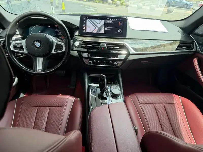 2022 BMW 5 Series 525Li M Sport Package — миниатюра 9