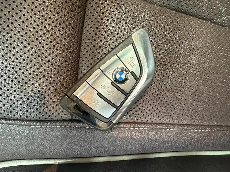 2023 BMW 5 Series 530Li Leading Edition M Sport Package — миниатюра 11