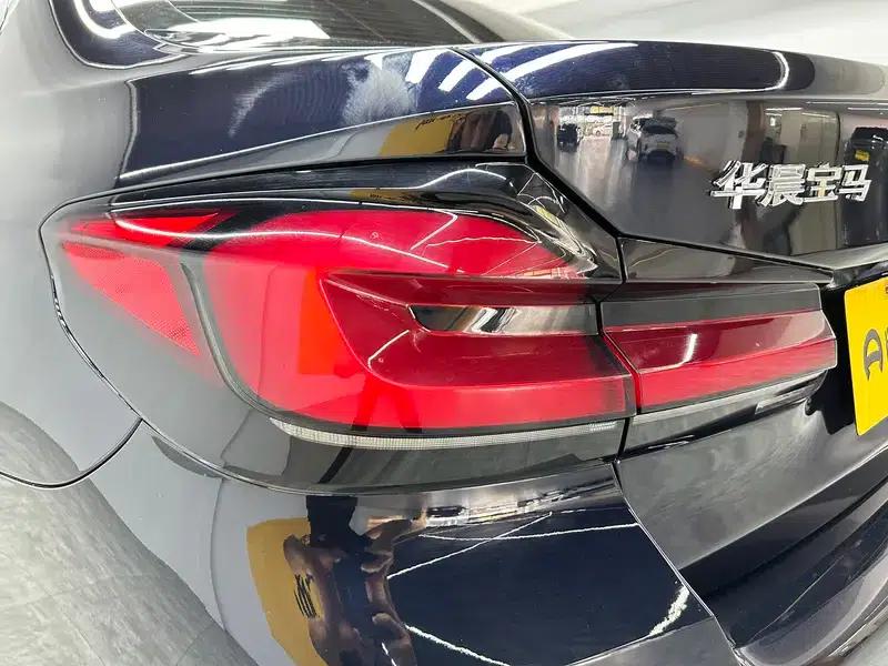 2023 BMW 5 Series 530Li Leading Edition M Sport Package — миниатюра 13
