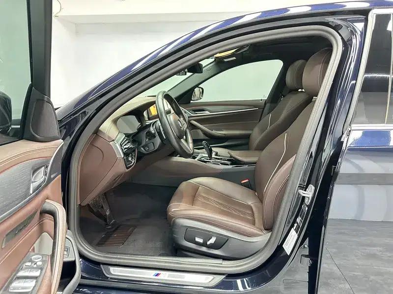 2023 BMW 5 Series 530Li Leading Edition M Sport Package — миниатюра 17